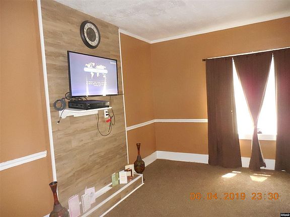 4th image of 613 Magnolia St