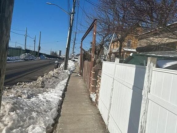 5th image of 187-01 Sullivan Rd