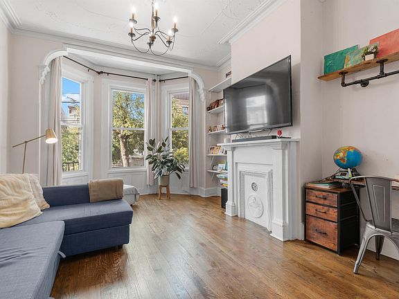 4th image of 106 Reservoir Ave