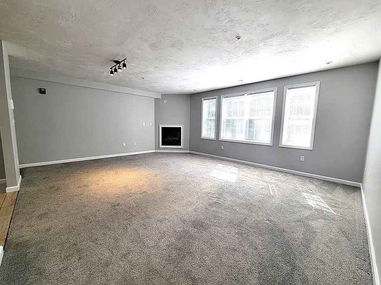 70 Oak Street Ext #3E — Photo 4
