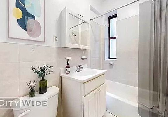4th image of 19 E 109th St #5F