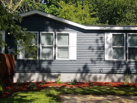 3rd image of 454 Elm St