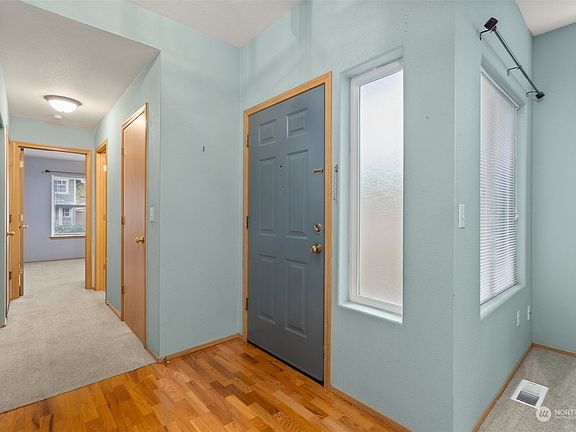 5th image of 6040 Montague Lane SE