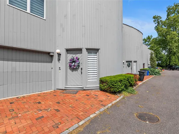 16 Sands Court, Port Washington, NY 11050