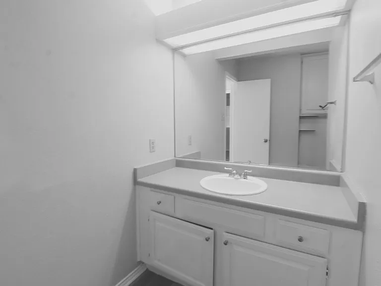 3815 Bremen Ave — Photo 25