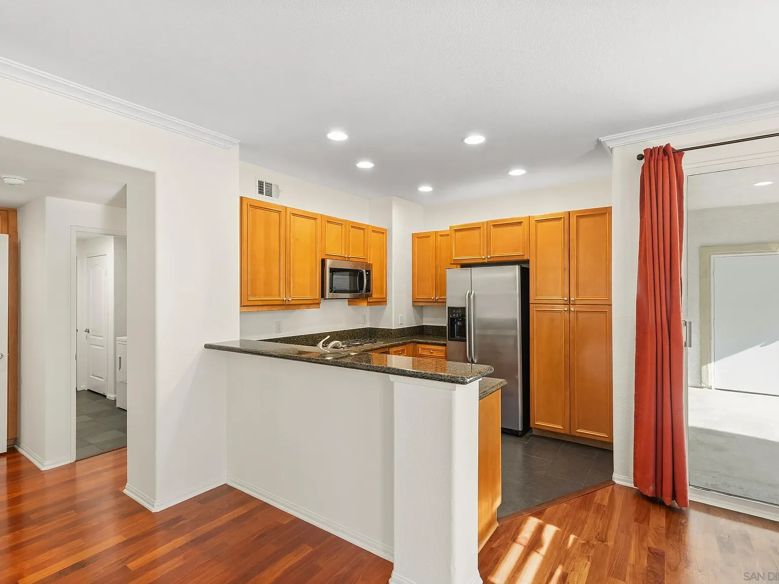 3 bed, 2.0 bath, 1227 sqft, $4,100 — Photo 4