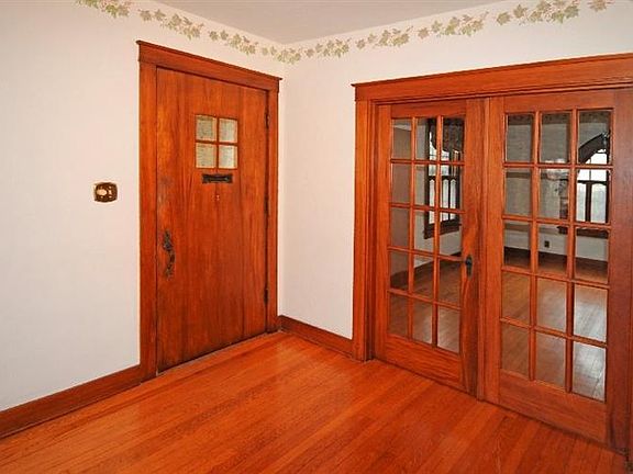 3rd image of 147 W Orchard Ave