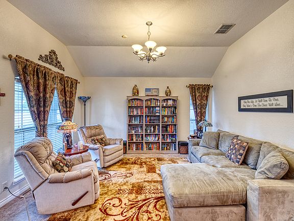 4th image of 1 CYPRESS CIR