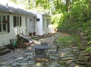 18 Hillside Rd, Northampton, MA 01060