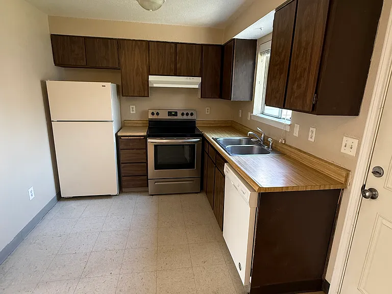 2280 S Salmon Ln — Photo 3