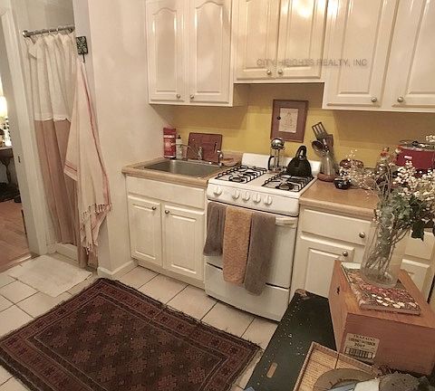5th image of 430 E 9th St #2A