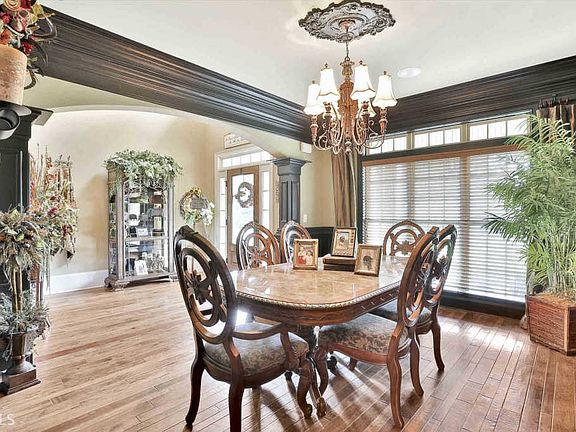 5th image of 183 Archstone Sq