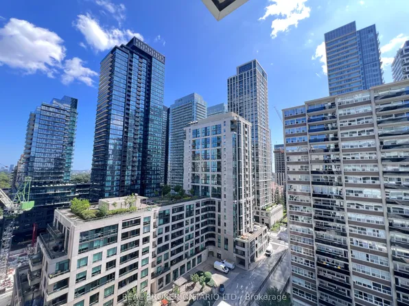 101 Erskine Ave #1207, Toronto, ON M4P 0C5