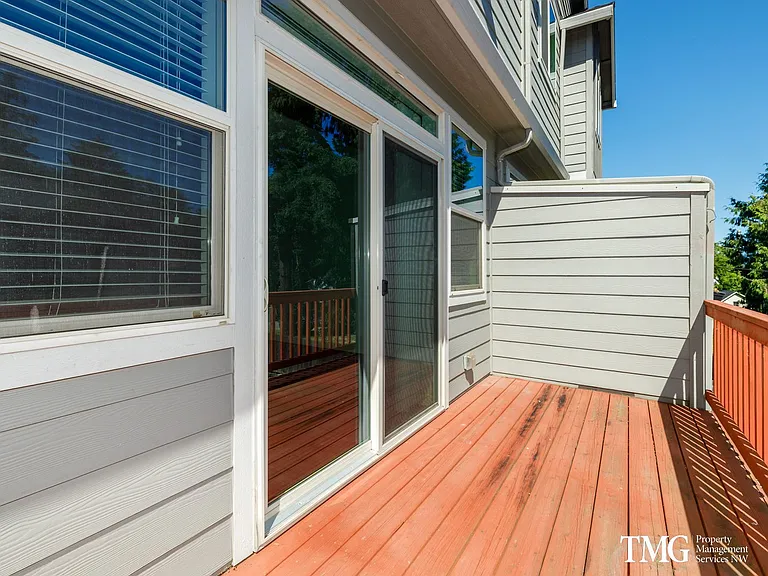 710 NW 7th Ave — Photo 6