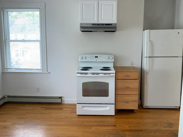2 Phoenix Ct, Plymouth, MA 02360