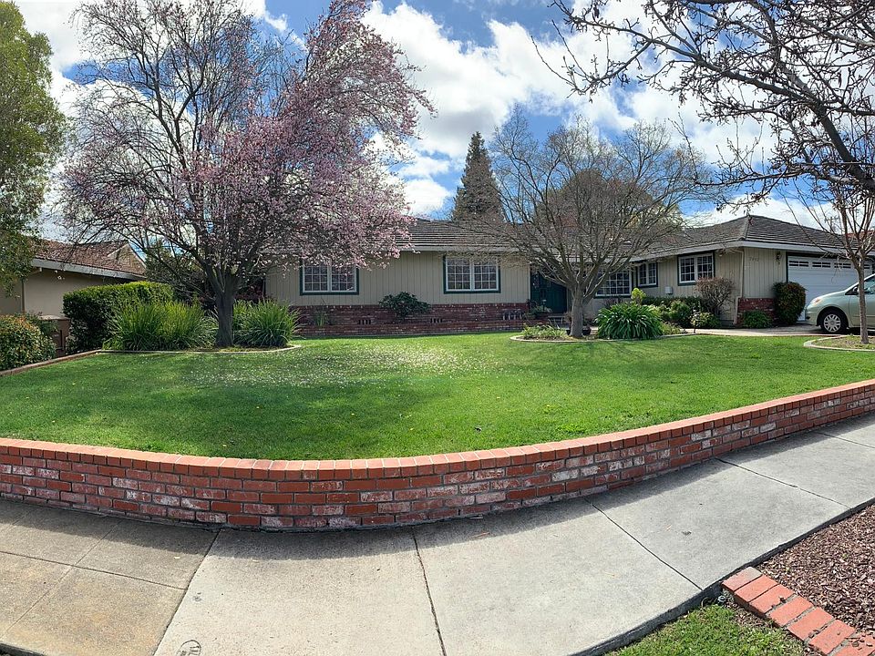 2nd image of 7442 Tiptoe Ln