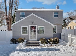 522 Browns Rd, Nesconset, NY 11767