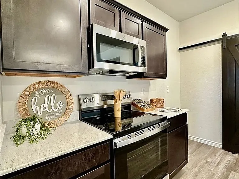 5209 White Rose Dr — Photo 5