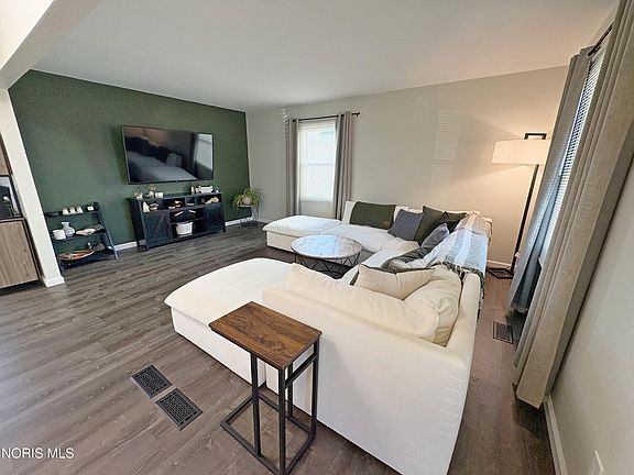 4th image of 809 N Wintergarden Rd