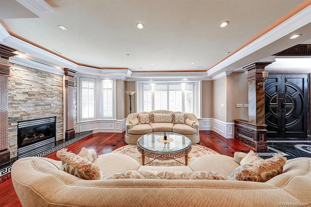5 bed, 5400 sqft, $11,000 — Photo 3