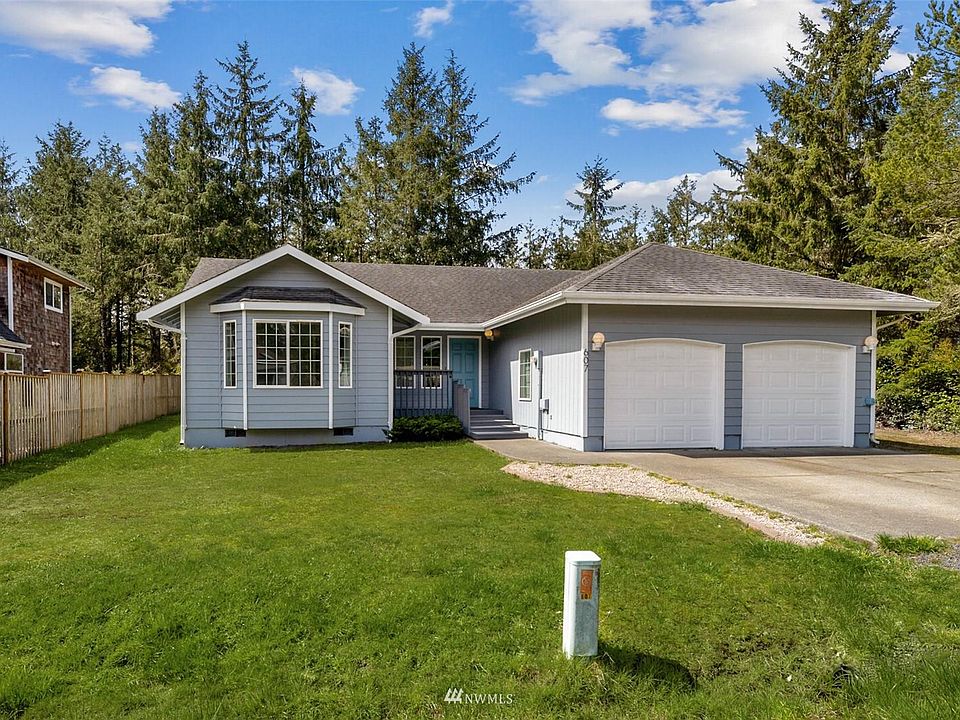 1st image of 607 Woodland Loop NE