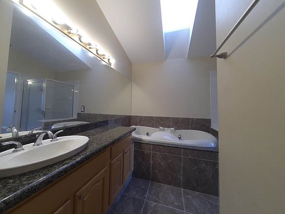 4th image of 4343 Leicester Ct #4343