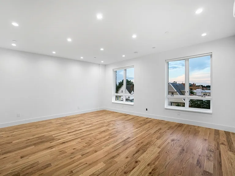 860 E 35th St #4 — Photo 15