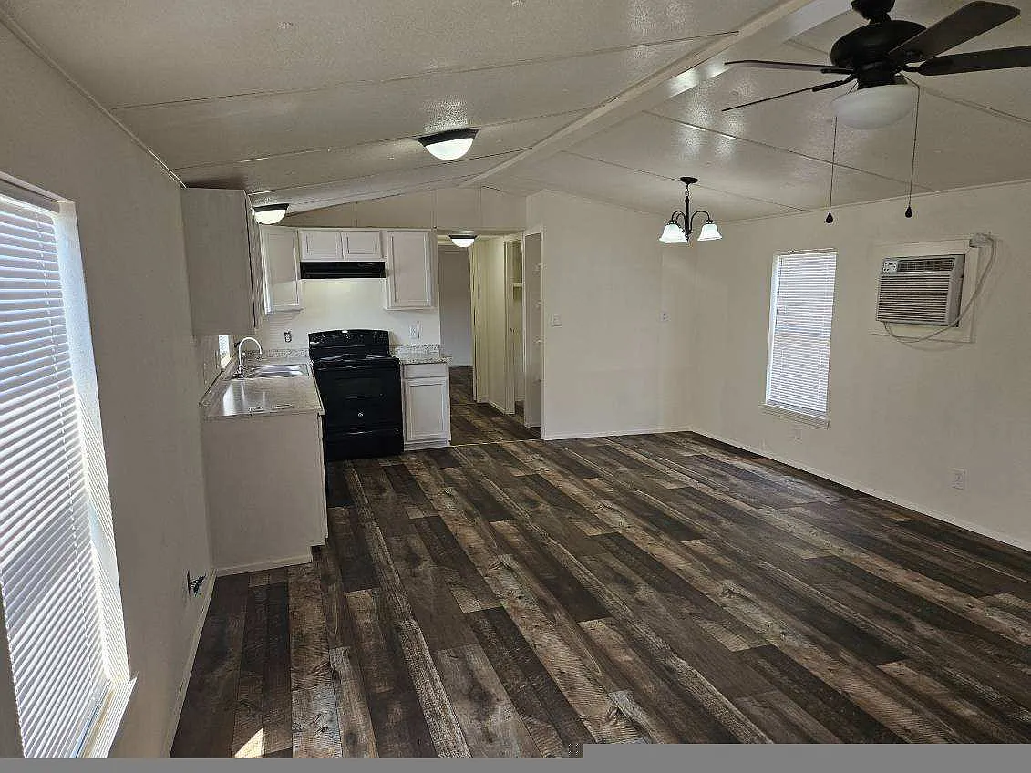 3 bed, 1300 sqft, $1,200 — Photo 3