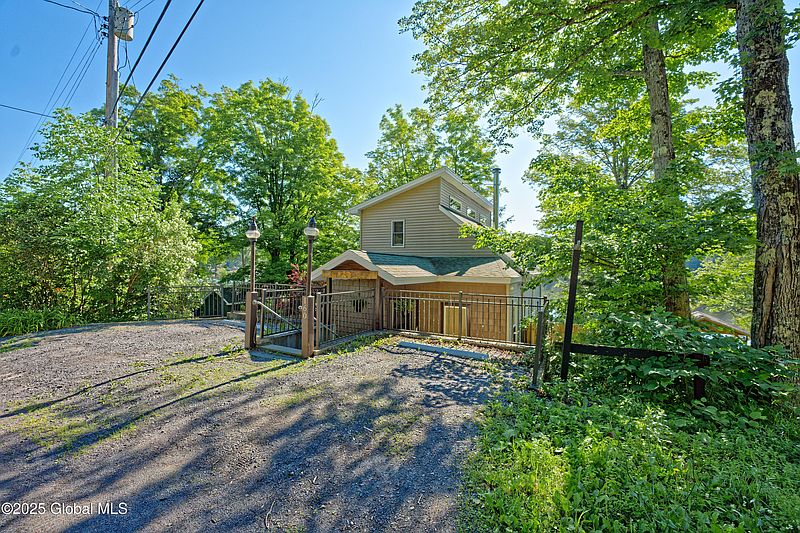 2nd image of 160 Lake Road