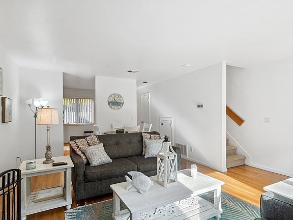 5th image of 2294 Main St #6