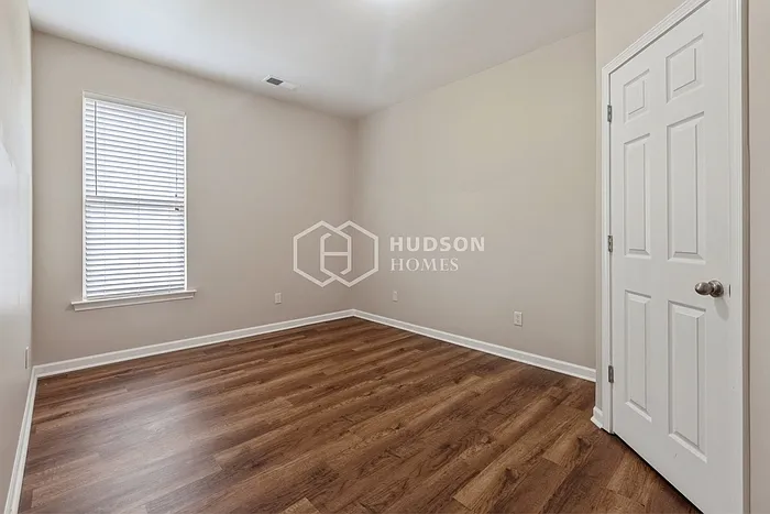 1135 Avalon Dr — Photo 20
