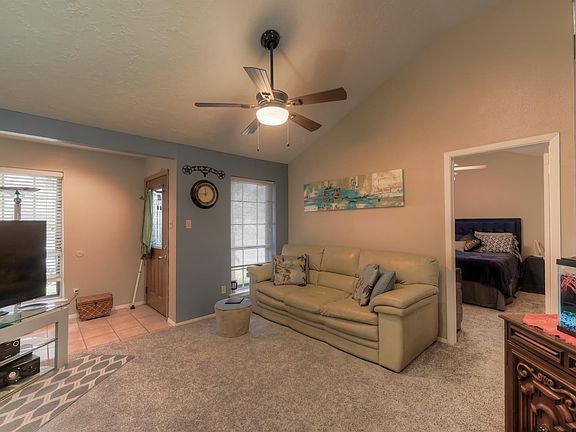 3rd image of 2934 Helmsley Dr