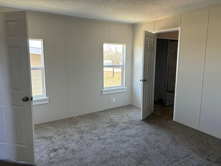 414 FM 969 — Photo 10