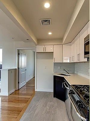 3rd image of 2822 Astoria Blvd #2A