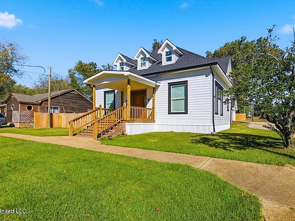 3rd image of 552 E 1st St