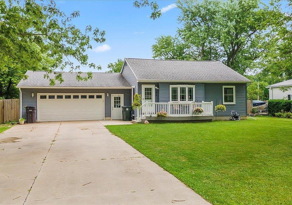 2818 Cedar Heights Dr, Cedar Falls, IA 50613 Zillow