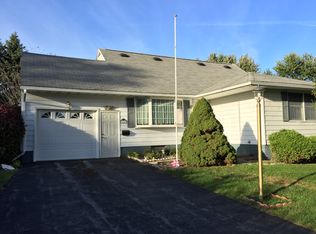 300 Rita Dr, North Syracuse, NY 13212