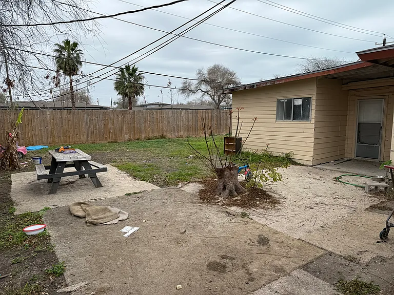 914 Rosedale Dr — Photo 8
