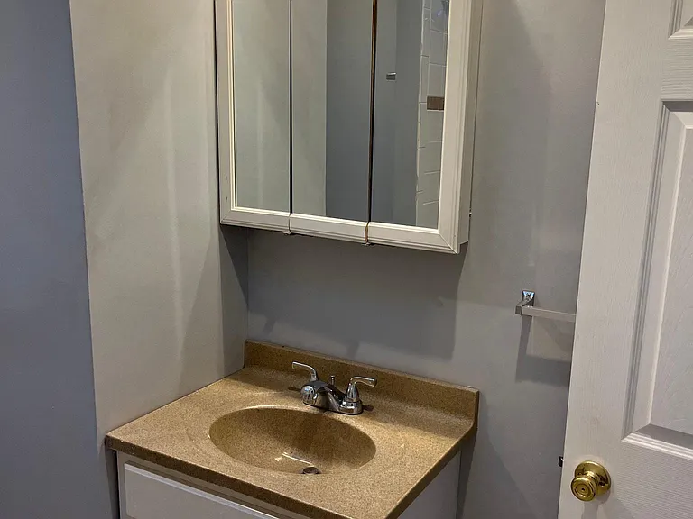 568 E Herman St — Photo 17