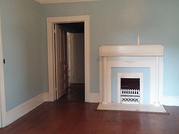 4th image of 322 Irvin St