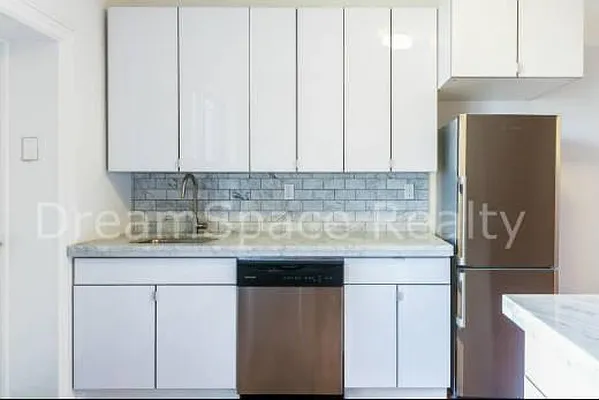 Rented by Dream Space Realty | media 19