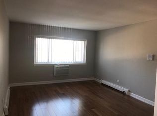 714 W Ivanhoe Ln APT 2A, Mount Prospect, IL 60056