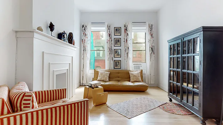 Rented by Bizzarro Agency | media 9