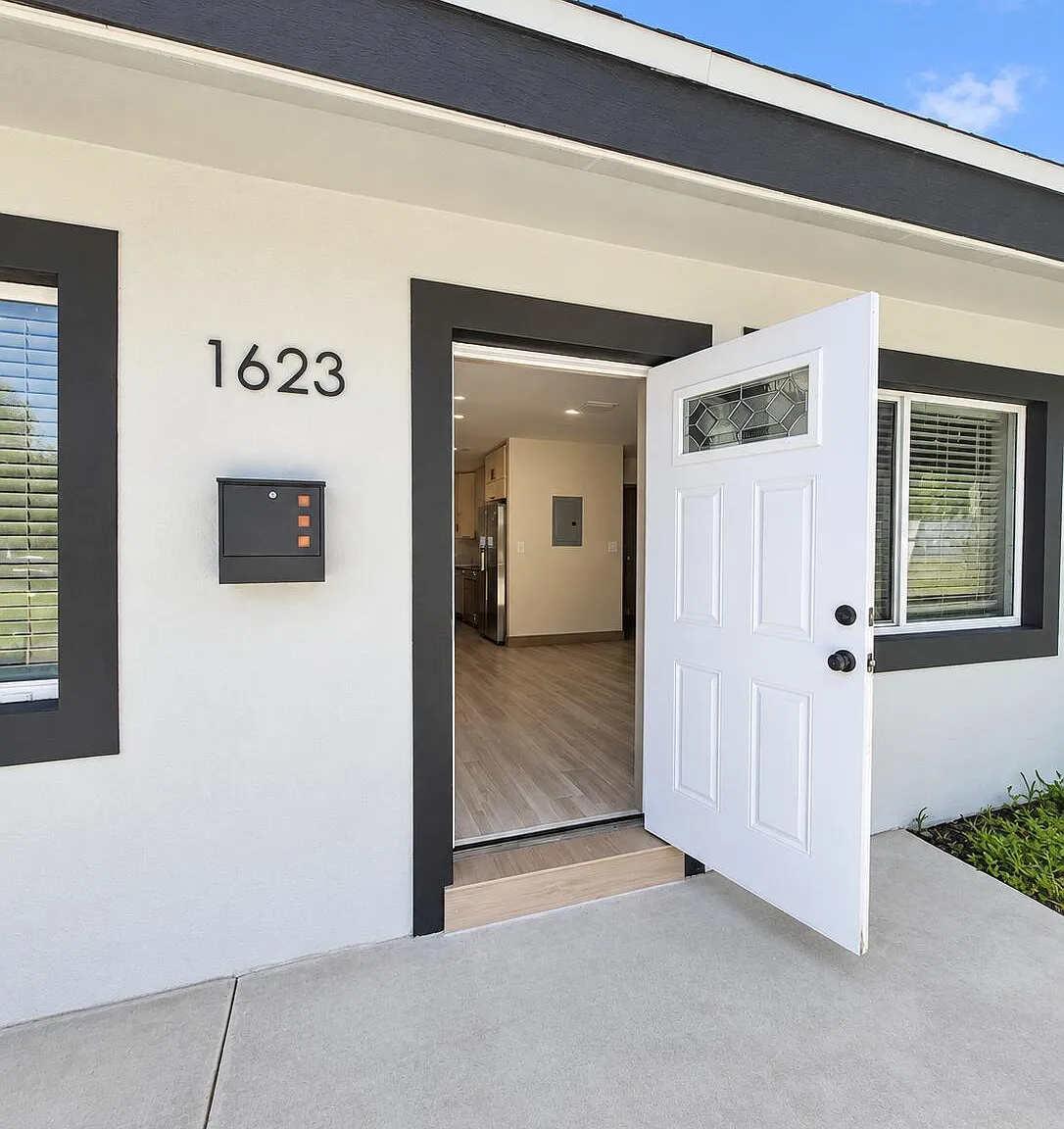 2 bed, 1.0 bath, 850 sqft, $2,200 — Photo 2