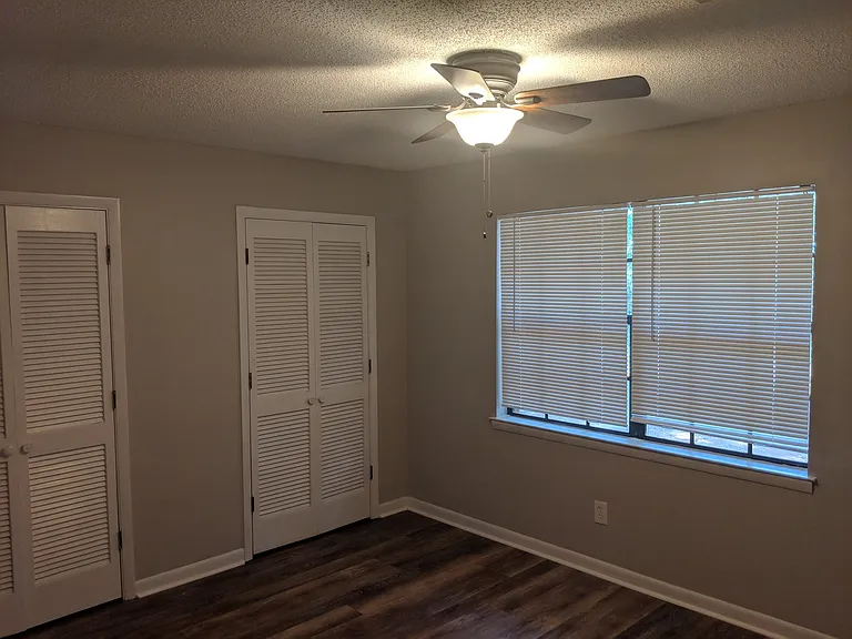 213 S Oak Ave — Photo 7