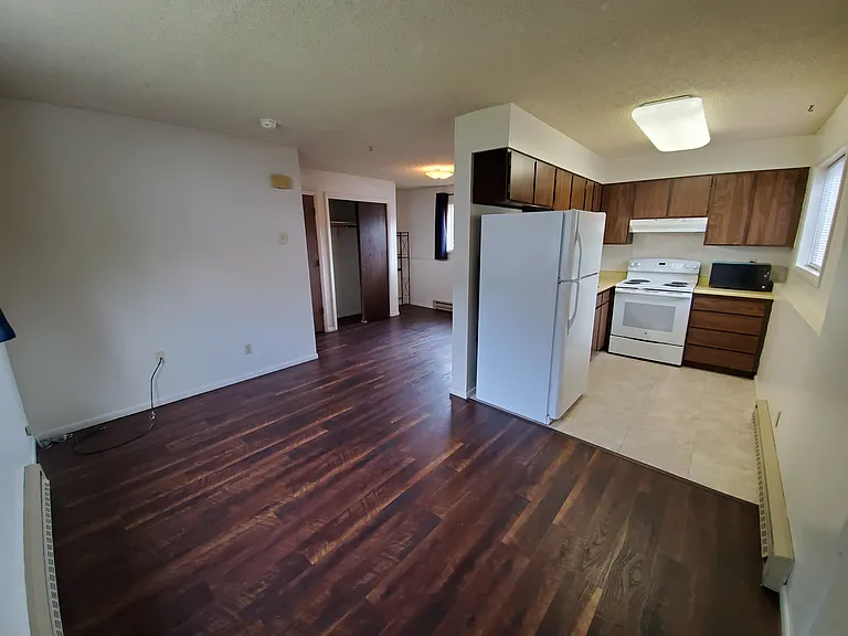 1535 S 3rd St W #B — Photo 2
