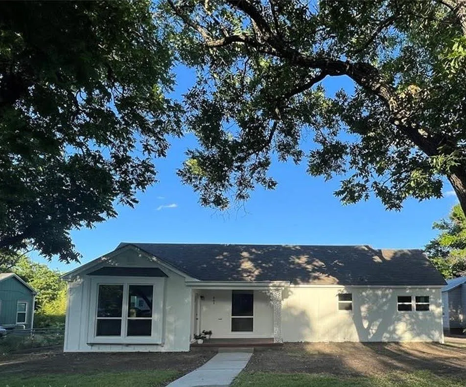 3 bed, 2.0 bath, 1626 sqft, $1,395 — Photo 1