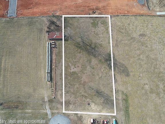 4th image of 6110 SW Lee Ln #6