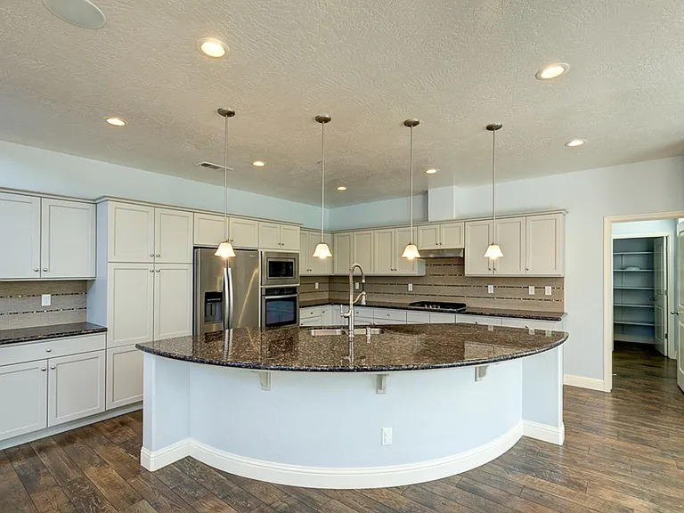 1148 Cordova Ave — Photo 4