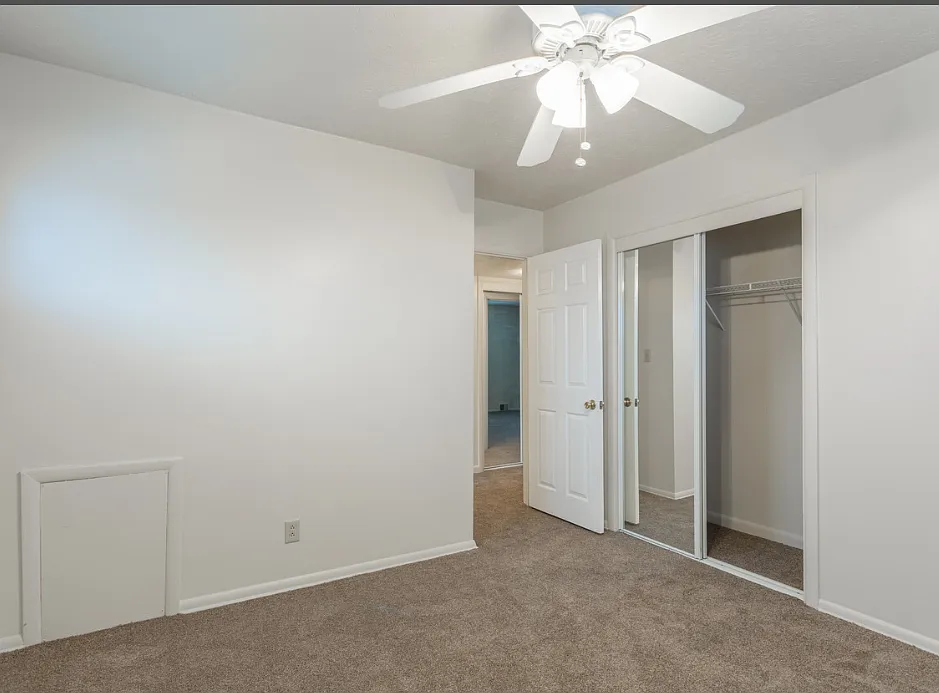 Chamberlain Apts-2607 — Photo 2